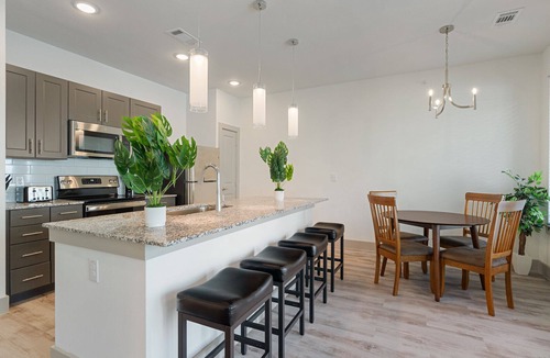 Stony Ridge North Apartment | Luxury 1BD/1BA Near Airport 6833
