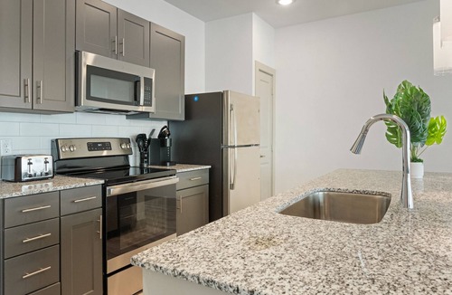 Stony Ridge North Apartment | Luxury 1BD/1BA Near Airport 6833