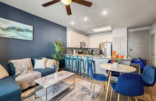 Uptown Apartment | Luxury 1BD | Uptown | Sleeps 4 | Parking