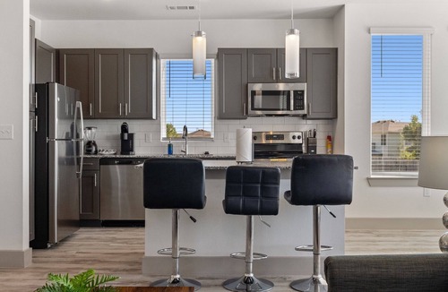 Stony Ridge North Apartment | Luxury 2BD/2BA Next to Airport zewz