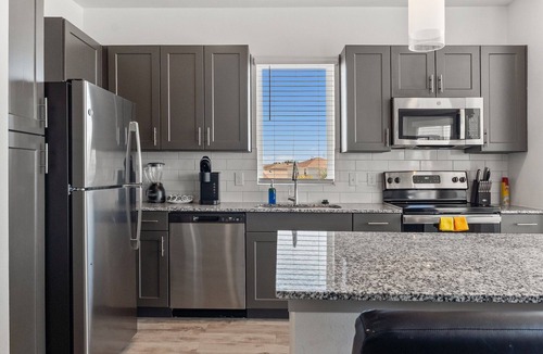 Stony Ridge North Apartment | Luxury 2BD/2BA Next to Airport zewz
