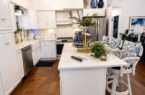 Medina Apartment | Luxury 2BR Texas House | Hot Tub & 2 Acres Privacy
