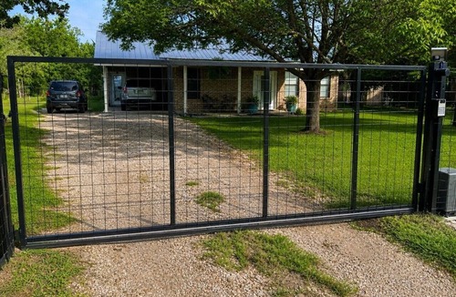 Medina Apartment | Luxury 2BR Texas House | Hot Tub & 2 Acres Privacy