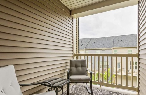 Lanham Condo | Luxury 3-bedroom townhome near NASA