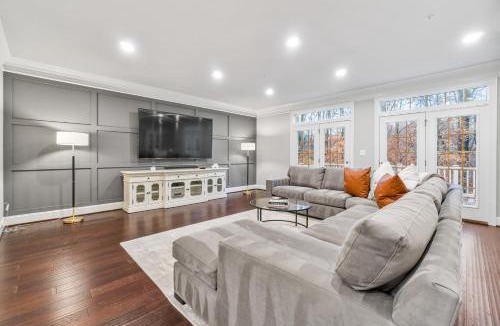Arnold House | Luxury 3-Level Townhome Minutes to Annapolis