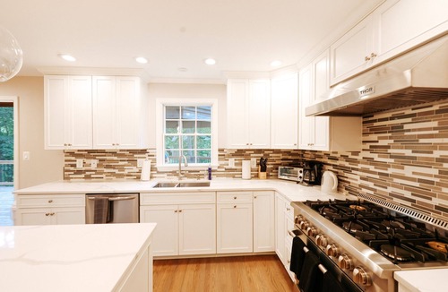 Annandale House | Luxury 4-6 Bedroom House with Movie Theater
