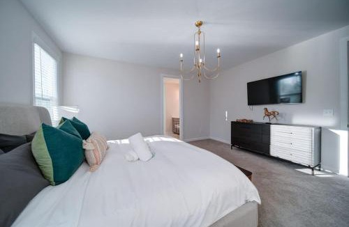 Pineville House | Luxury 4BR Escape - Premium Modern Comfort
