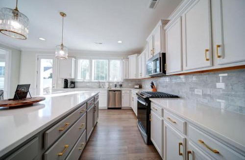 Pineville House | Luxury 4BR Escape - Premium Modern Comfort
