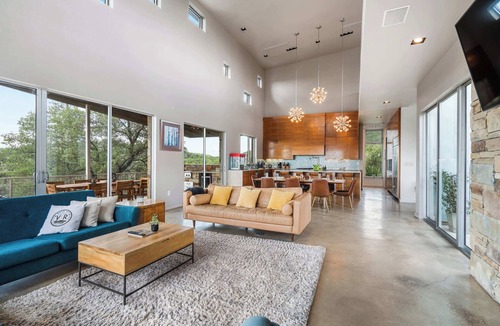 Dripping Springs Cottage | Luxury 7BR Hill Country Gem With Barndominium