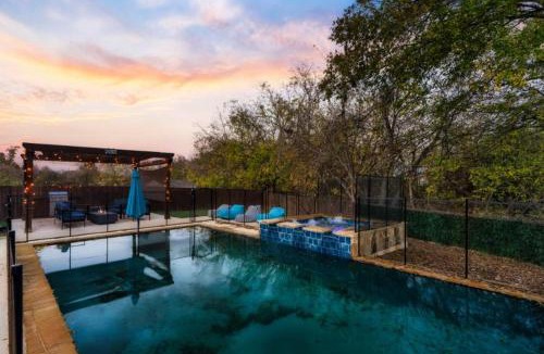 Pflugerville House | Luxury 7BR Pool Hot Tub & 4 Car Parking