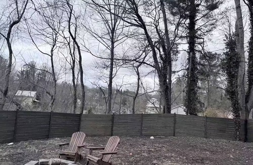 Bear Creek Ski Chalet | Luxury A-frame! Walk to Greenway! Fully Fenced Backyard! Pet Friendly + Hot Tub!