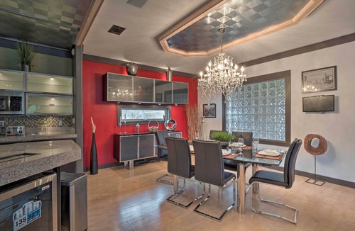 Bouldin Apartment | Luxury Apartment: Walk to Bus + 1 Mi to Downtown!