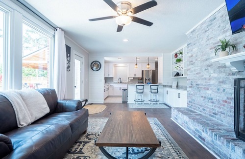 Valdosta House | Luxury At Meadowbrook, Pool Home, Fire Pit, Fort 2510sqft