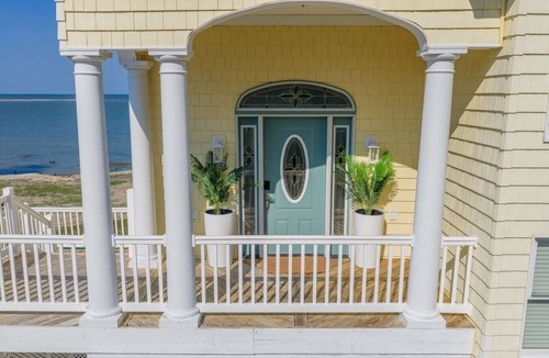Diggs House | Luxury Bayfront Retreat/Private Beach, Pier & panoramic water views