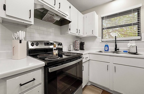 Round Rock Apartment | Luxury Budget North Austin Apartment - King Bed - Pool - Ultra Fast Wifi - Pets