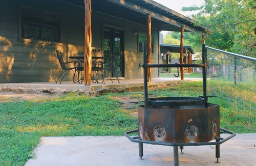 Leakey Cabin | Luxury Cabin 2 overlooking the beautiful Leakey Springs