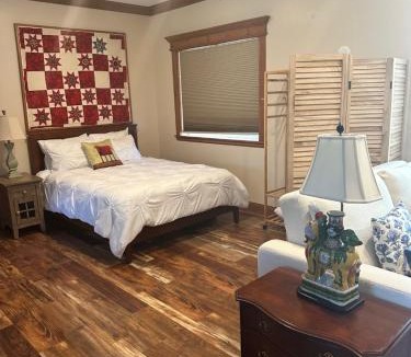 Alachua House | Luxury Carriage House with Farm View