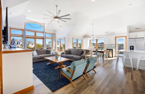 Whalehead Beach House | Luxury Cottage Pool, Hot Tub, Walk to Beach