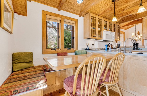 Banner Elk Cottage | Luxury cottage with spacious deck, amazing views & washer/dryer