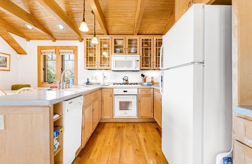 Banner Elk Cottage | Luxury cottage with spacious deck, amazing views & washer/dryer