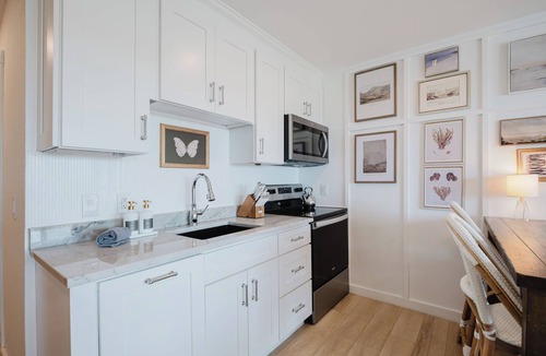 Folly Field Villa | Luxury Direct Oceanview King Villa Steps to Beach Gourmet Kitchen