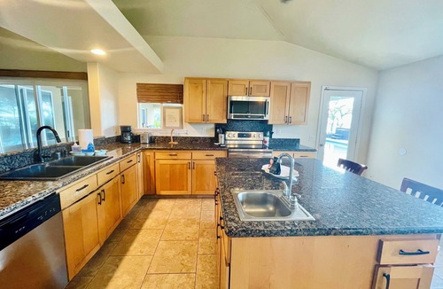Kahaluu Bay House | Luxury fantastic ocean view huge private pool/spa, central AC, walk to the beach