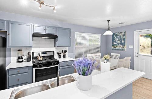 Franklin Park House | Luxury farmhouse - 10 min from DT - sleeps 10