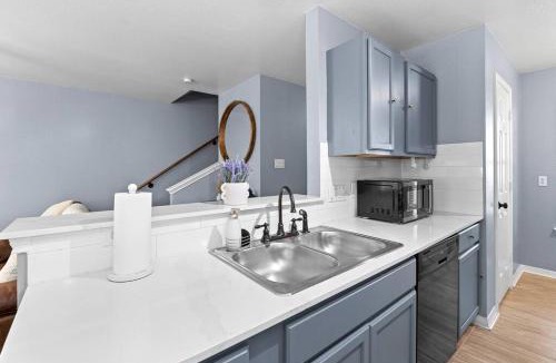 Franklin Park House | Luxury farmhouse - 10 min from DT - sleeps 10