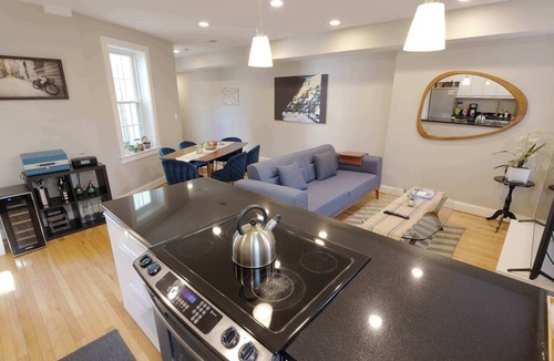 Stanton Park Apartment | Luxury Flat | Near Capitol + Metro | Sleeps 6