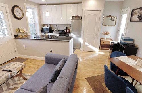 Stanton Park Apartment | Luxury Flat | Near Capitol + Metro | Sleeps 6