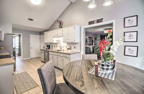 Hinesville House | LUXURY GETAWAY, 4 BR, 2.5 BATH, NEAR FT. STEWART