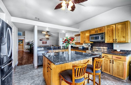 Kahaluu Bay House | Luxury great oceanview large pool/Spa 2 mins to beaches best value in Hawaii