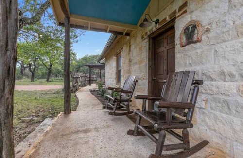 Fredericksburg House | Luxury Home with Fire Pit & Hill Country Views