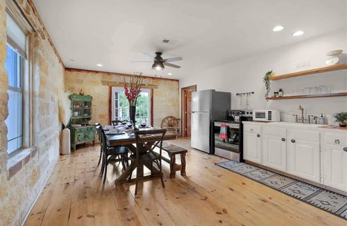 Fredericksburg House | Luxury Home with Hot tub, Fire Pit & Hill Country Views