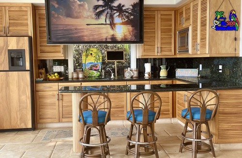 Kailua-Kona House | Luxury Kona Beach Estate Oceanfront, Pool, Aircon,Sunsets,Celebrations,PizzaOven