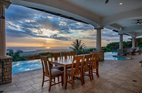 Kailua-Kona Villa | Luxury Kona Mansion - Infinity Pool & Epic Views