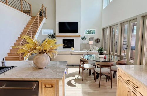 Enchanted Oaks House | Luxury Lakefront - Huge Patio + Private Yard + Dock + Sleeps 14
