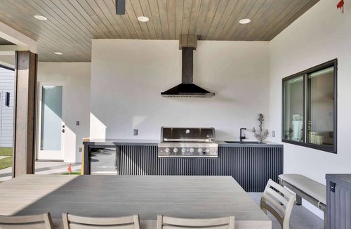 Horseshoe Bay House | Luxury Lakefront Villa | Pool, Hot Tub & Dock