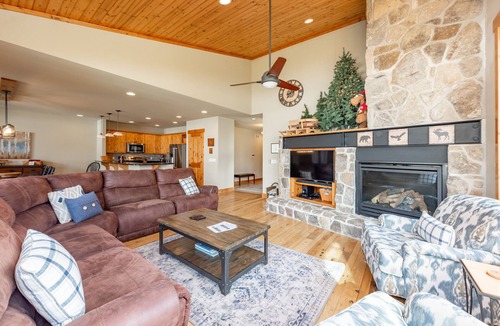 McHenry House | Luxury Lodge by Wisp w/Balcony & Fireplaces