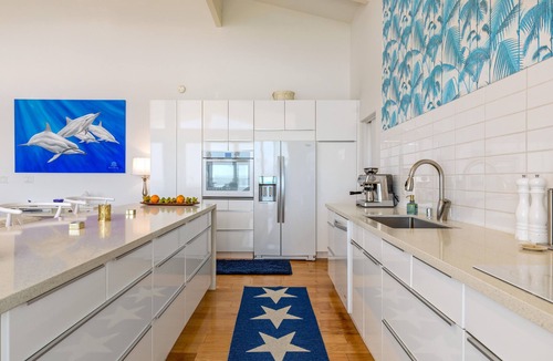 Captain Cook House | Luxury Magic Oceanview Home – Huge Terrace under roof & Hot Tub