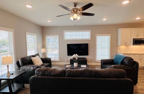 Augusta House | Luxury Medical District Home, EV Charger, Gated #7