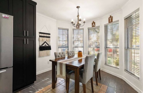 McKinney House | Luxury Modern 4BR | Hot Tub | Mins to DT & Rainey