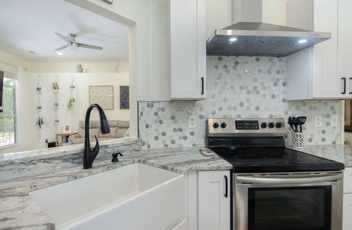 Mount Pleasant House | Luxury Mt. Pleasant Lake House with Sparkling Jacuzzi