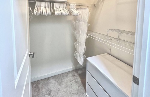 McLean Apartment | Luxury Quiet 1BR Tysons Apt Great for Business Travelers