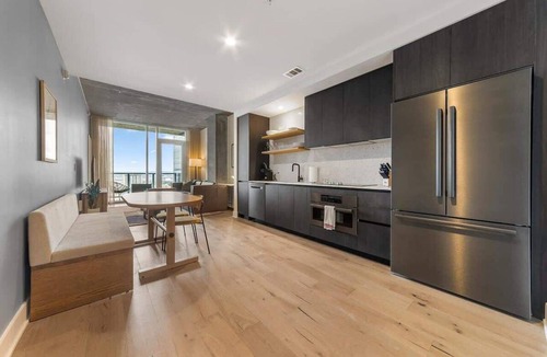 Rainey Street Historic District Condo | Luxury Rainey High-Rise | Rooftop Pool & Gym