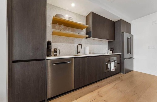Rainey Street Historic District Condo | Luxury Rainey High-Rise | Rooftop Pool & Gym
