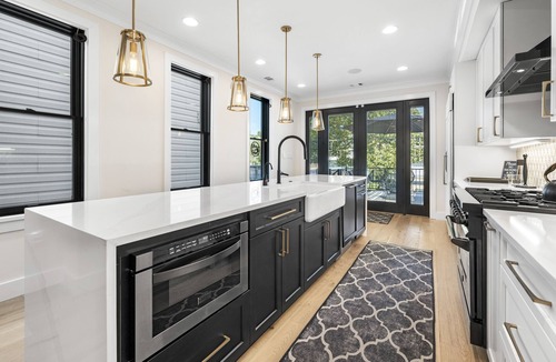 Brightwood Park House | Luxury rowhouse w/parking - centrally located