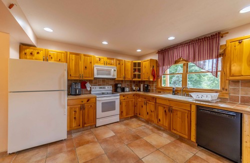 Sparta Cabin | Luxury Rustic Mountain Cabin with Wraparound Porches & Sunrise Views