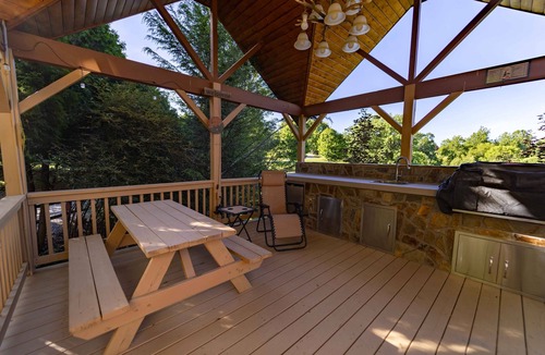 Sparta Cabin | Luxury Rustic Mountain Cabin with Wraparound Porches & Sunrise Views