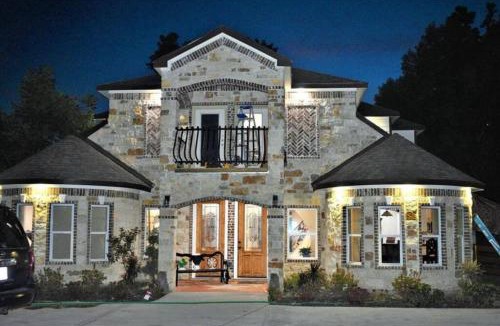 Northside House | Luxury Spanish Style Getaway